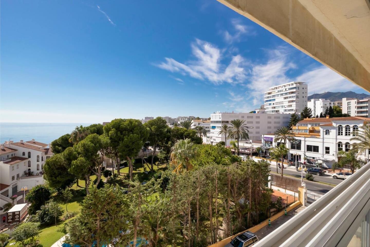 Stunning Apartment 10 Meters From The Beach With Parking Benalmádena Dış mekan fotoğraf