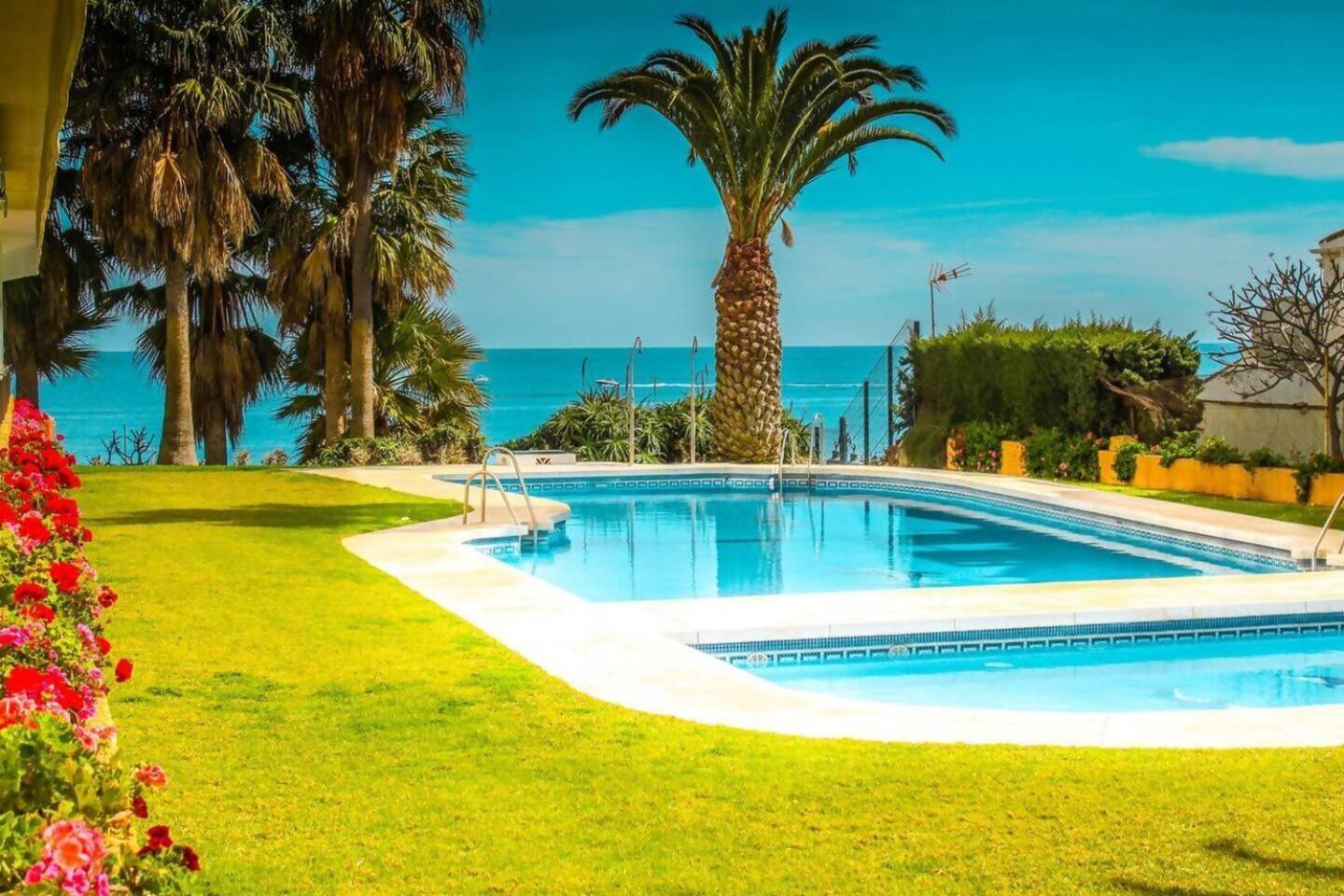 Stunning Apartment 10 Meters From The Beach With Parking Benalmádena Dış mekan fotoğraf